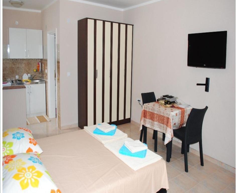 Apartments Anne Petrovac Pokoj fotografie